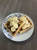 Waffles con plátano y manjar