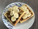 Waffles con plátano y manjar