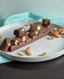 Chocolate con leche keto y vegano con marañones