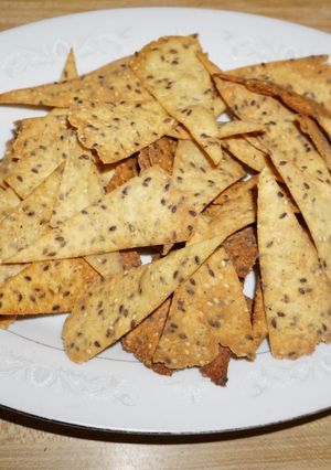Una foto de TORTILLAS CHIPS CON SEMILLAS DE LINAZA Y SÉSAMO. JON STYLE