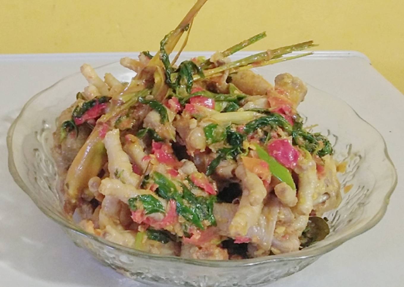 Ceker ayam rica-rica daun kemangi