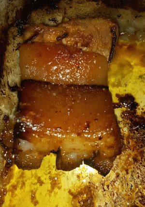 Una foto de Tocino carnudo en naranja al horno