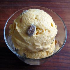 A picture of Pumpkin & Rum Raisin Ice Cream.