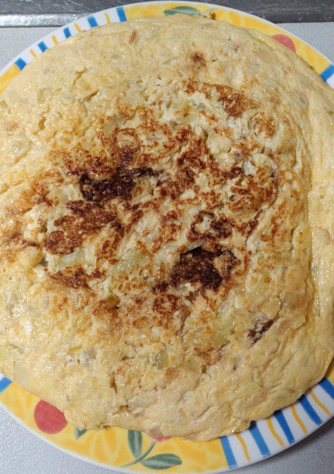 Una foto de Tortilla de calabacín con cebolla al estilo de mi madre, mi portuguesa favorita