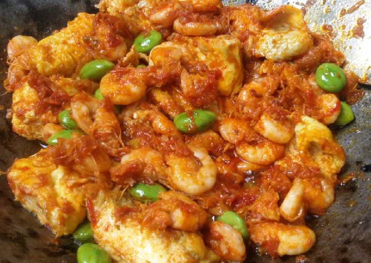 Resep Udang balado telor dadar yang Enak Banget