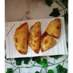 A picture of Italian calzone.