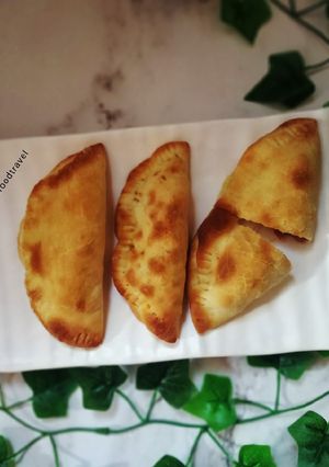 A picture of Italian calzone.