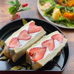 A picture of Strawberry Sandwich.