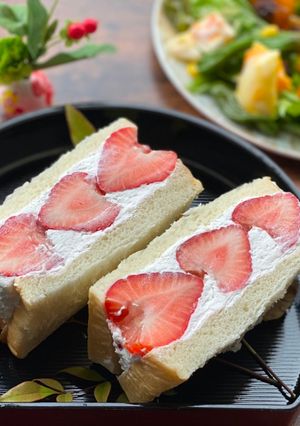 A picture of Strawberry Sandwich.