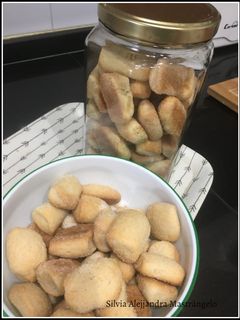 Una foto de Bizcochitos dulces sin huevo