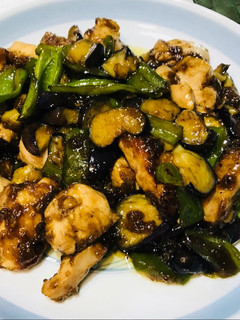 A picture of Chicken and vegetable stir fry with oyster sauce.