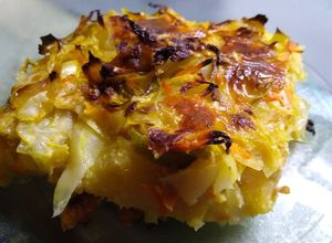 Una foto de Pastel de polenta repollo y zanahoria súper saludable