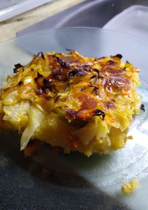 Una foto de Pastel de polenta repollo y zanahoria súper saludable