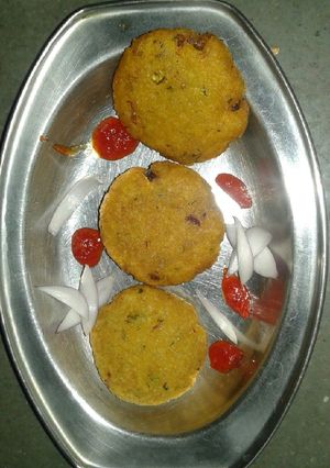 આલુ પોહા સ્પાઇસી ટિકકી (Alu Poha Spicy Tikki Recipe In Gujarati) રેસીપી મુખ્ય ફોટો