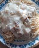Tallarines con salsa blanca