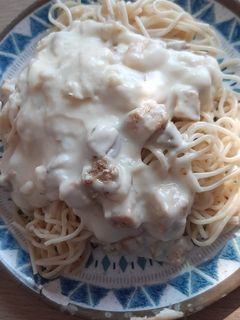 Una foto de Tallarines con salsa blanca