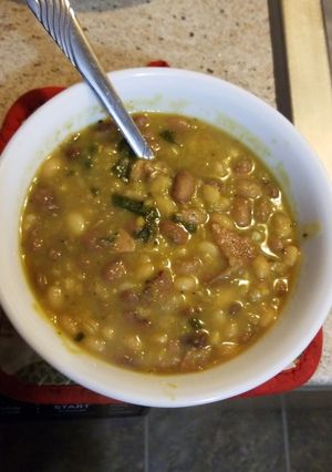 A picture of Hearty Ham & Bean Soup.