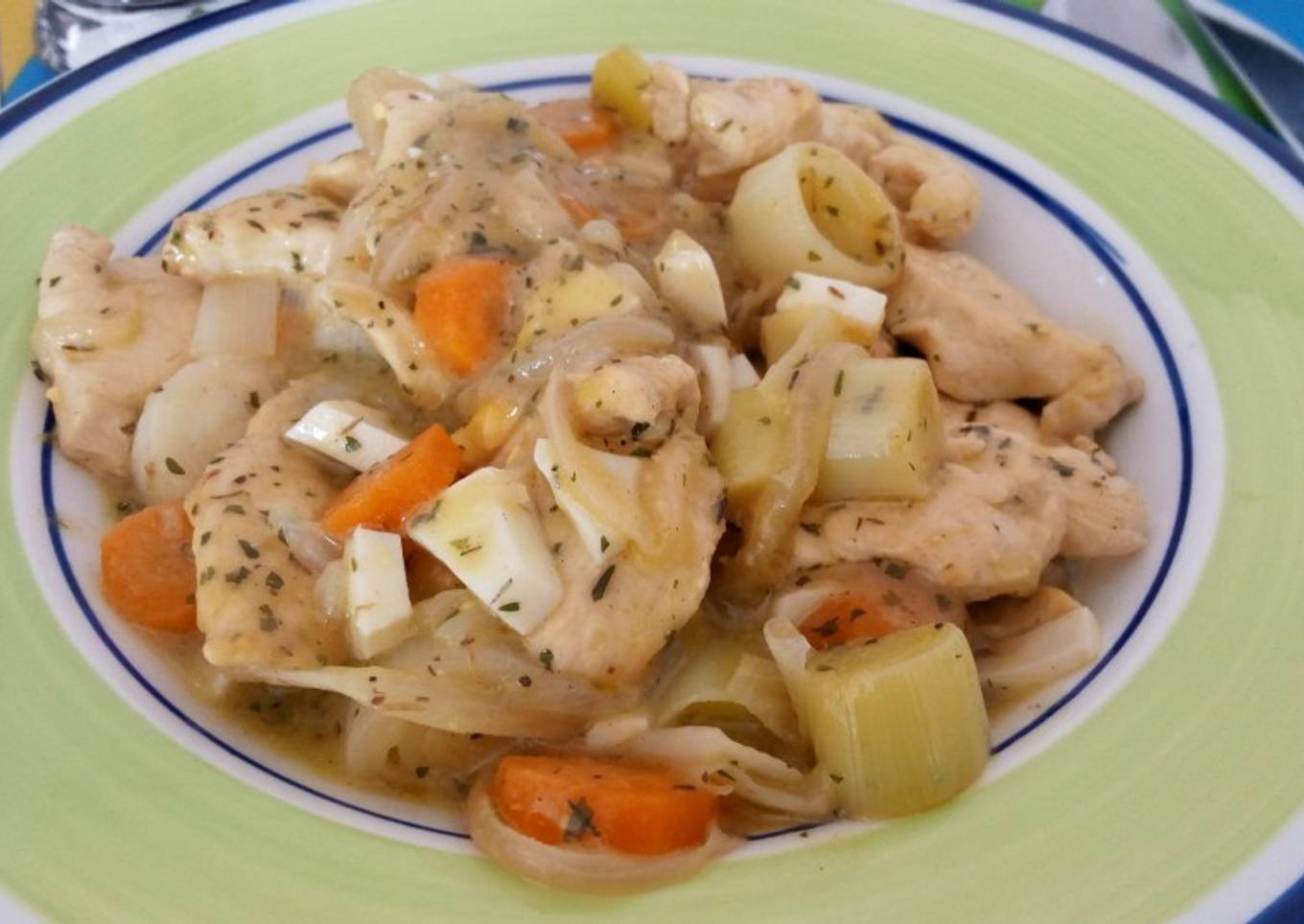 Pollo estofado con mostaza