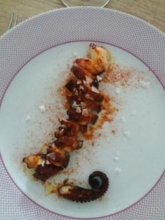 Una foto de Pulpo brasa con cremoso de patata