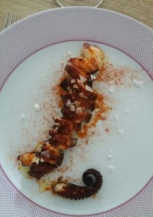 Una foto de Pulpo brasa con cremoso de patata