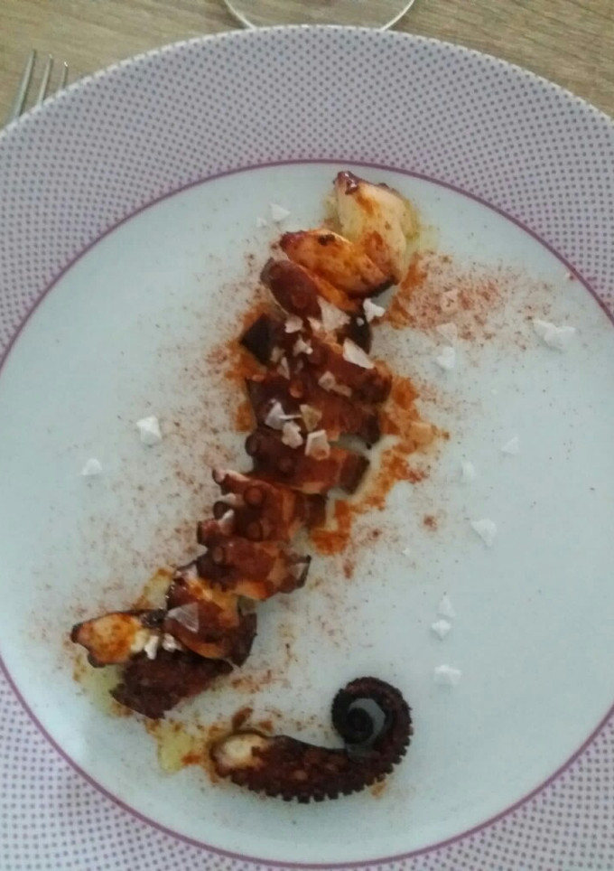Una foto de Pulpo brasa con cremoso de patata