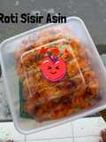 Roti Sisir Asin (isian daging asap dan keju slice)