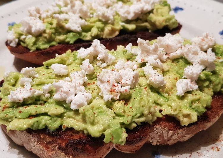 Tostadas De Pan Con Aguacate Y Queso De Cabra Receta De Montse Casellas Trasteamos En Mi 1963