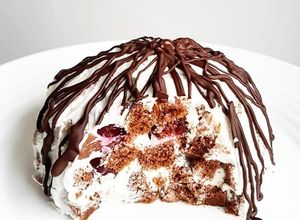 Une photo de Bowlcake façon forêt noire