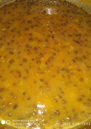 A picture of Whole masoor dal.