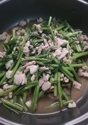 รูปของ หมูผัดผักบุ้ง by.รถเมล์เด็กหอ