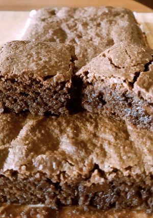 Una foto de Brownies doble chocolate 😋😋