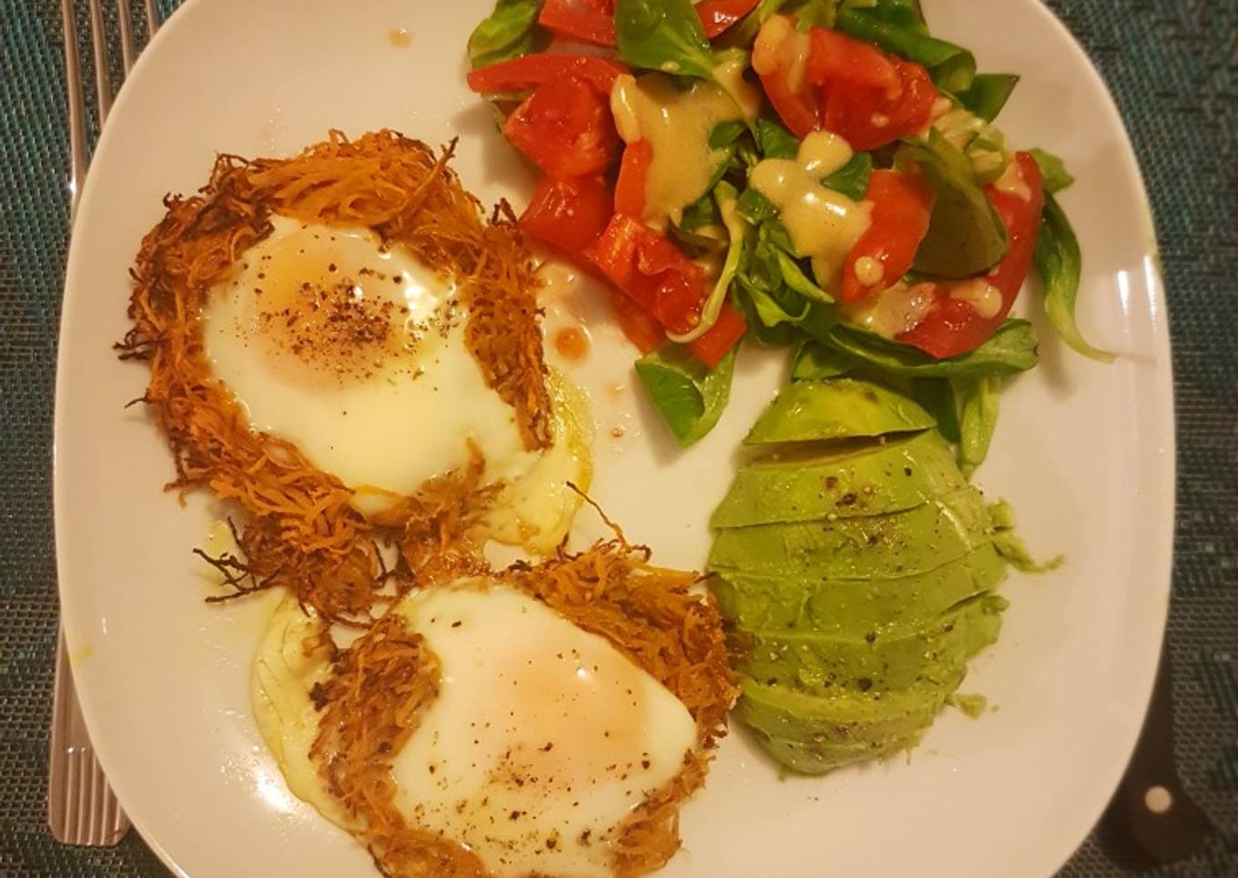 Oeuf au plat dans son nid de patate douce