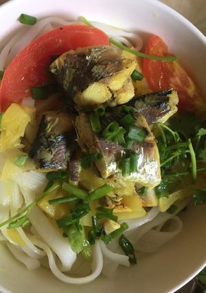 Hình của món Mì quảng cá chuồn thơm ngon.