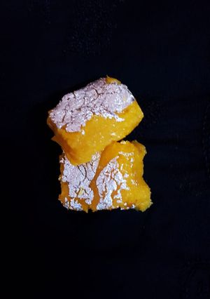 A picture of Mango milk cake.