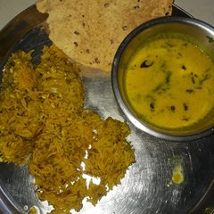 A picture of Kadhi khichdi.
