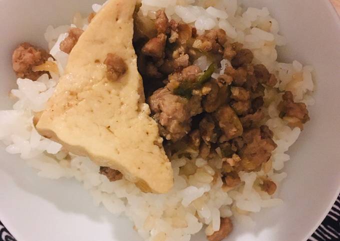 Taiwanese minced pork on rice 