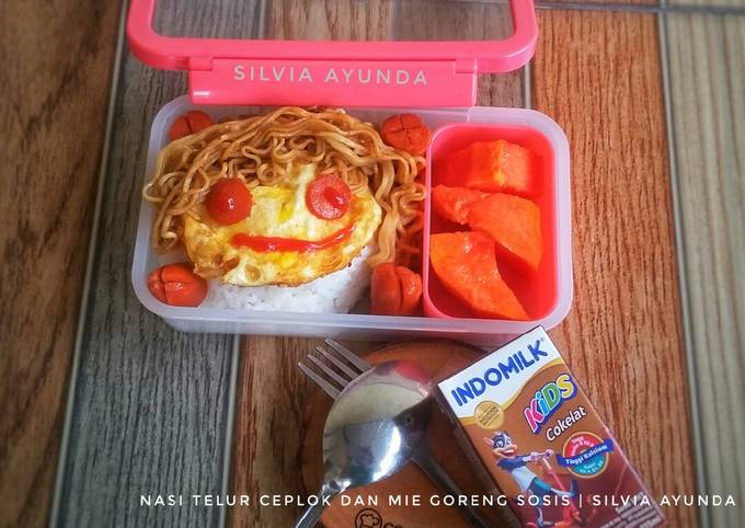 Nasi Telur Ceplok Dan Mie Goreng Sosis