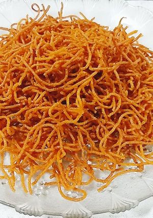 ટોમેટો ચીઝ સેવ(Tomato Cheese Sev Recipe in Gujarati) રેસીપી મુખ્ય ફોટો