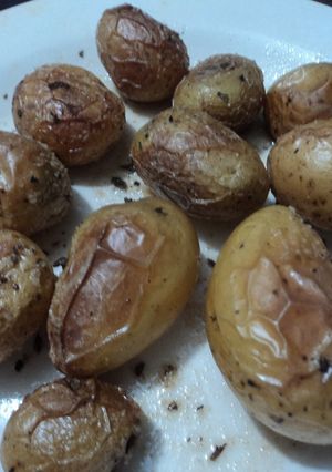 Una foto de Papas a las finas hierbas y sal de mar