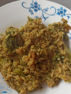 Una foto de Arroz al curry con brócoli