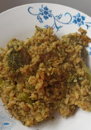Una foto de Arroz al curry con brócoli
