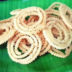 A picture of Rice Flour Crispy Snack (MURUKKU).