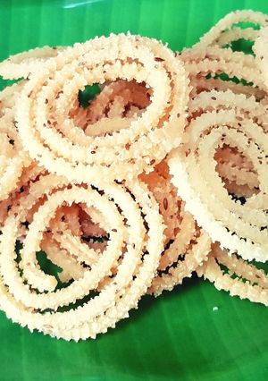 A picture of Rice Flour Crispy Snack (MURUKKU).