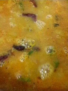இட்லி தோசைக்கு பருப்பு இல்லாத ஹோட்டல் சாம்பார்(no dal sambar recipe in tamil) செய்முறை முக்கிய புகைப்படம்