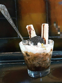 A picture of Oreo monster sundae.