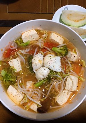 Hình của món EAT CLEAN - Canh chua đậu hũ trứng cút.