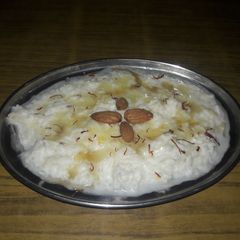 A picture of Almond & honey curd rice.