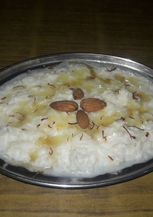 A picture of Almond & honey curd rice.
