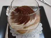 Una foto di dolce con savoiardi facile