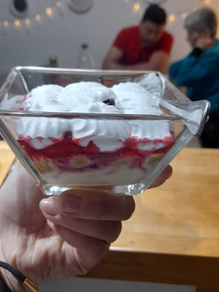 Una foto de Postre Tres leches en vaso🎄
